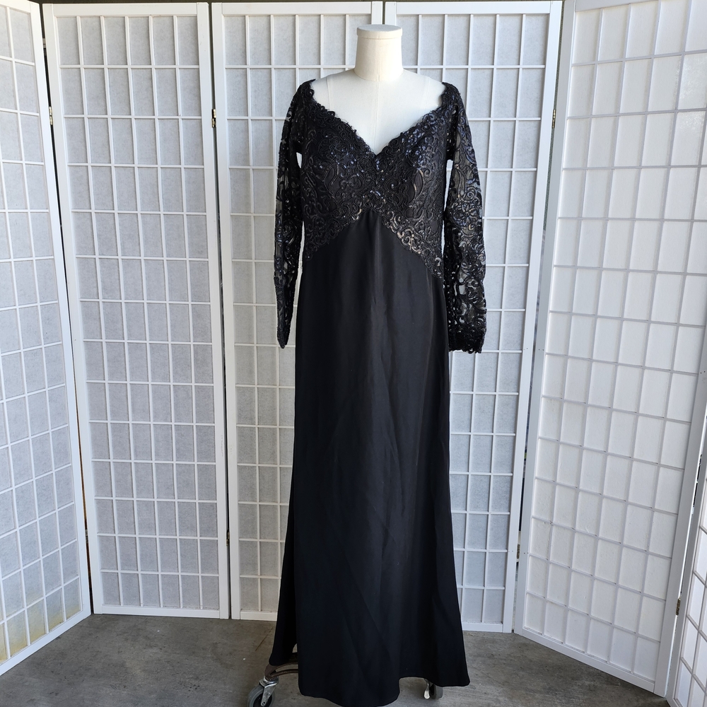 Elegant Black Lace Evening Gown - Classic Long Sleeve Formal Dress